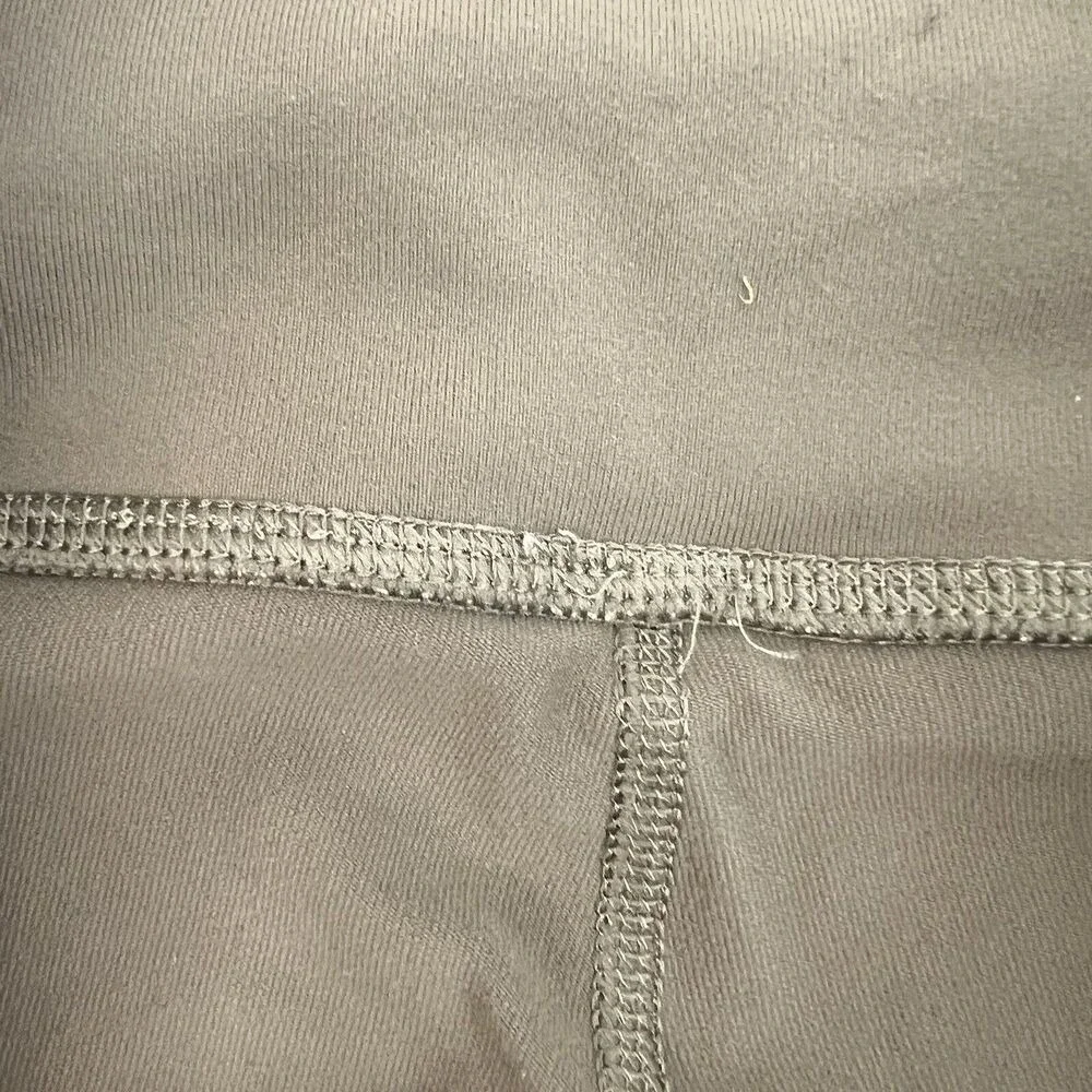 Lululemon Size 6 Manifesto Groove Crop Pants‎ Women's Wide Leg Logo Print Detail